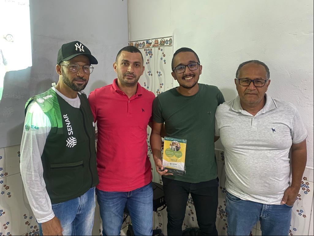 Produtores se destacam por atender as orientações do técnico de campo do Senar